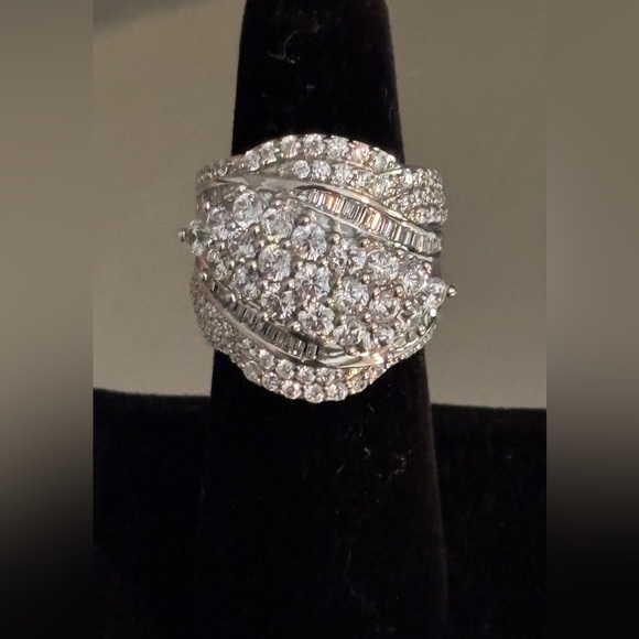 Diamond cluster dinner ring - Picture 1 of 6